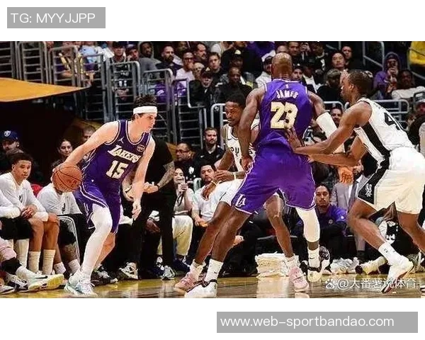 阿里纳斯建议湖人若能引进巨星应果断交易里夫斯以优化阵容